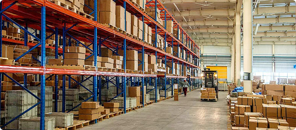 秉承“服務(wù)城鄉(xiāng)生活、助力鄉(xiāng)村振興”的運(yùn)營理念，匯聚省內(nèi)外優(yōu)質(zhì)農(nóng)產(chǎn)品、廠家貨源，依托陜西物流網(wǎng)供應(yīng)鏈生態(tài)體系，以數(shù)智科技暢通銷售渠道，提升本土品牌產(chǎn)品質(zhì)量，創(chuàng)新“扶貧+物流+金融”鄉(xiāng)村振興新模式